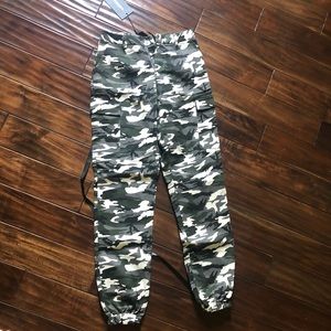 NWT PrettyLittleThing Green/Grey Camo Cargo PANTS
